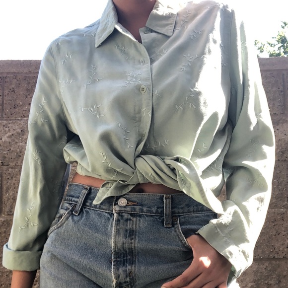 VINTAGE WOMEN’S BUTTON DOWN TOP- SIZE SMALL - Picture 2 of 3